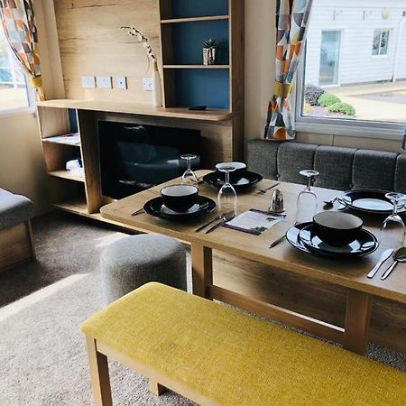 Chalet, Balcony, Bbq, Sleeps 6, Appartement Lytchett Minster Buitenkant foto