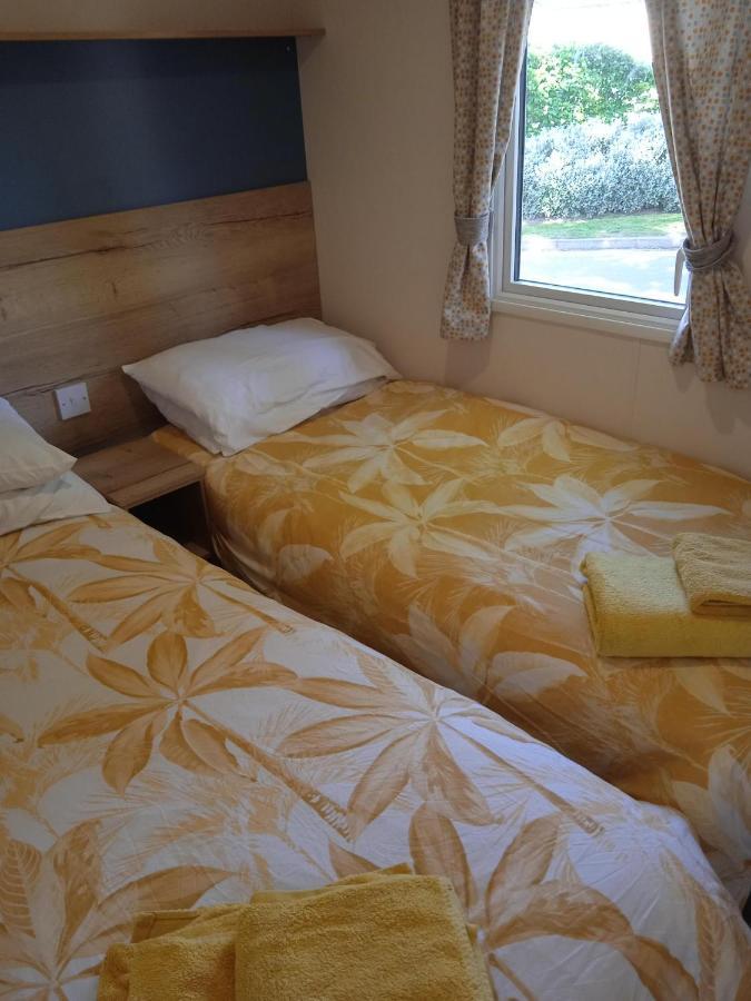 Chalet, Balcony, Bbq, Sleeps 6, Appartement Lytchett Minster Buitenkant foto