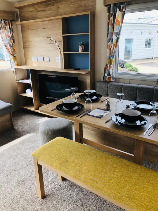 Chalet, Balcony, Bbq, Sleeps 6, Appartement Lytchett Minster Buitenkant foto
